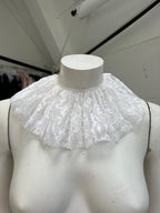 RUFFLE COLLAR