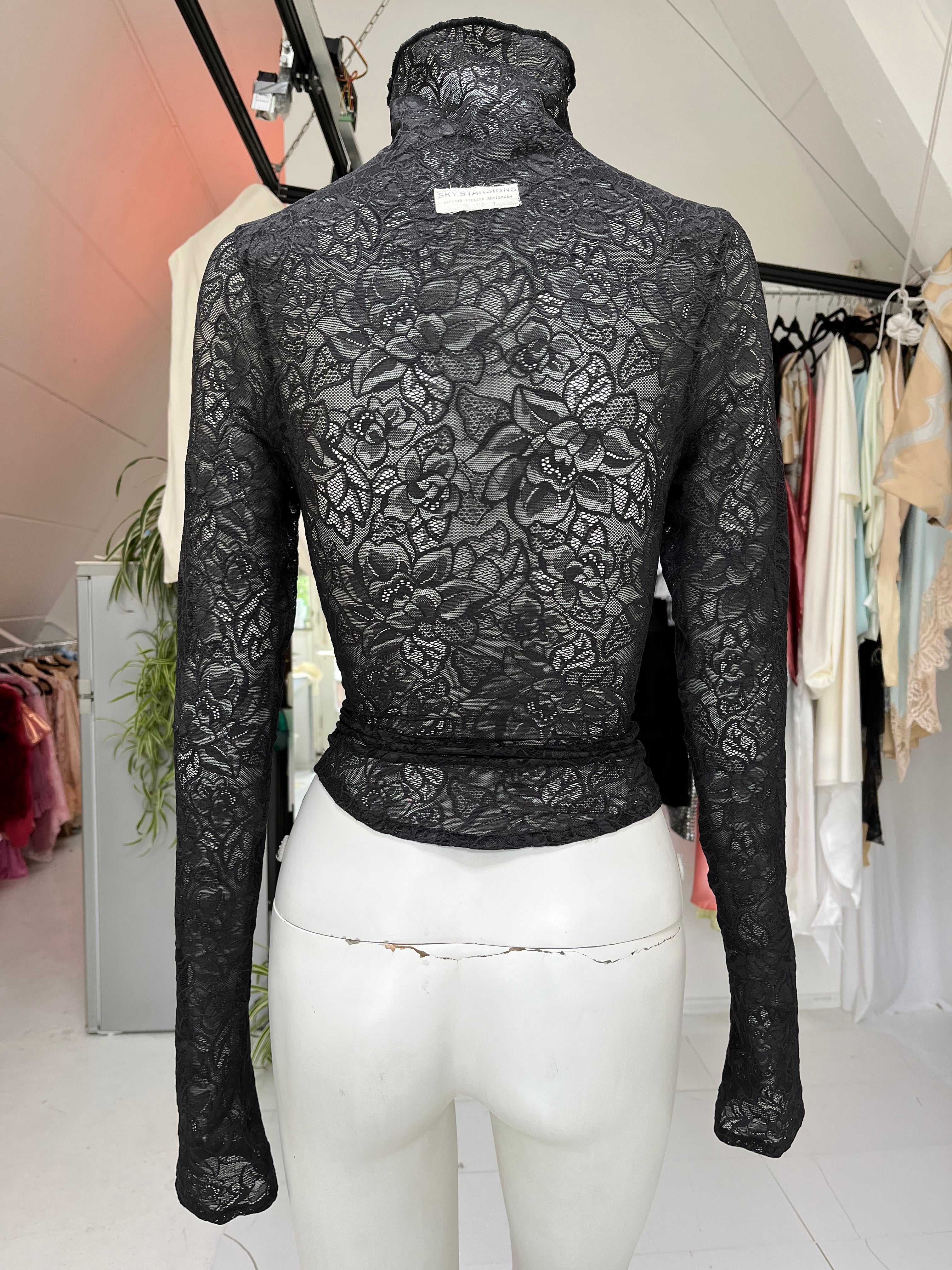 SIGNATURE TURTLENECK