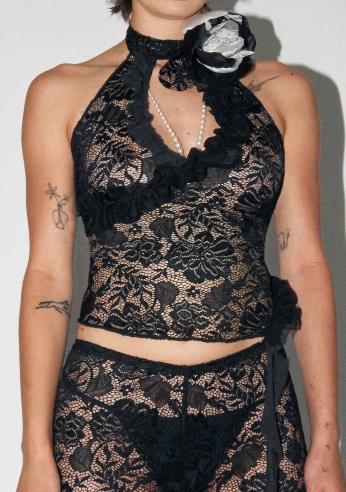 RUFFLE HALTER